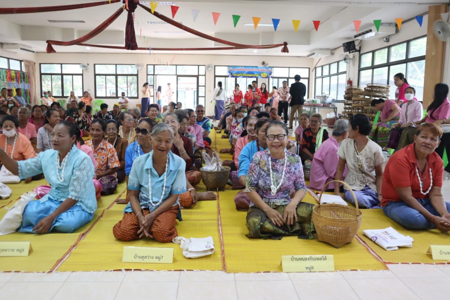 กิจกรรมสุขสันต์วันสงกรานต์  รดน้ำดำหัวของนักเรียนผู้สูงอายุรุ่นที่ 6  ประจำปี 2567