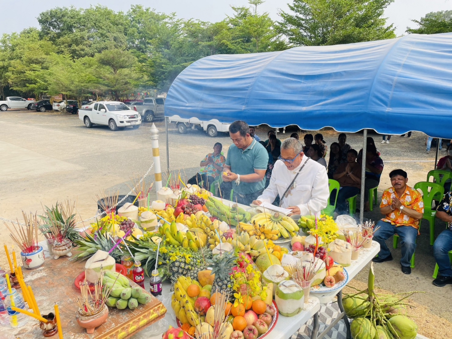 องค์การบริหารส่วนตำบลหนองกินเพล ร่วมรดน้ำขอพรพระพรหมประเพณีวันสงกรานต์ ประจำปี 2566