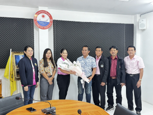 ขอแสดงความยินดีและขอต้อนรับนางกนกธร สายสุวรรณ ตำแหน่งหัวหน้าฝ่ายอำนวยการ (นักบริหารงานทั่วไประดับต้น) เข้าสู่องค์การบริหารส่วนตำบลหนองกินเพล