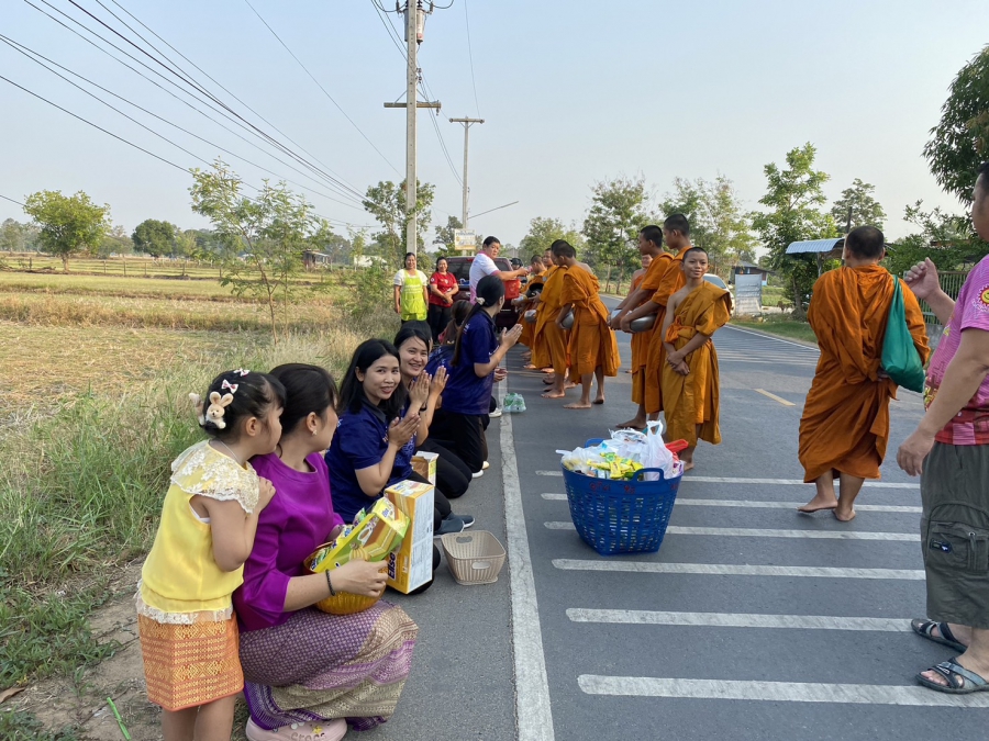 ร่วมทำบุญตักบาตรเนื่องในโครงการบรรพชาสามเณรฟื้นฟูพระพุทธศาสนาทั่วไทย ประจำปี 2567