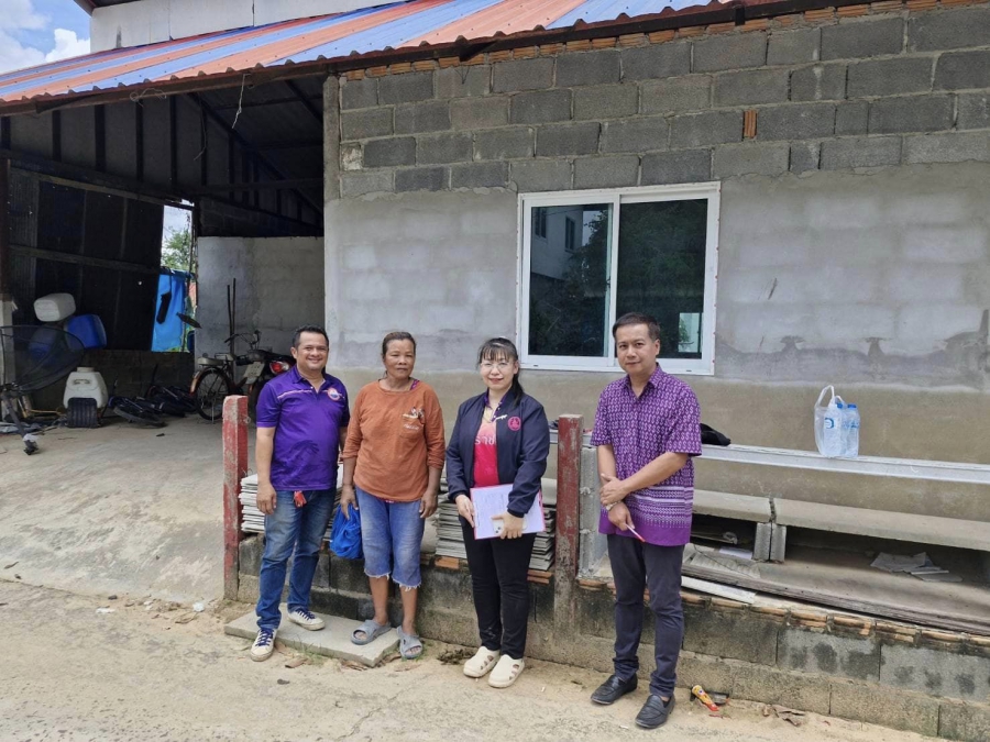 กองสวัสดิการสังคม รวมกับ พมจ.อุบลราชธานี ลงพื้นที่ บ้านกุดชุม เพื่อช่วยเหลือเบื้องต้นผู้ด้อยโอกาสในพื้นที่